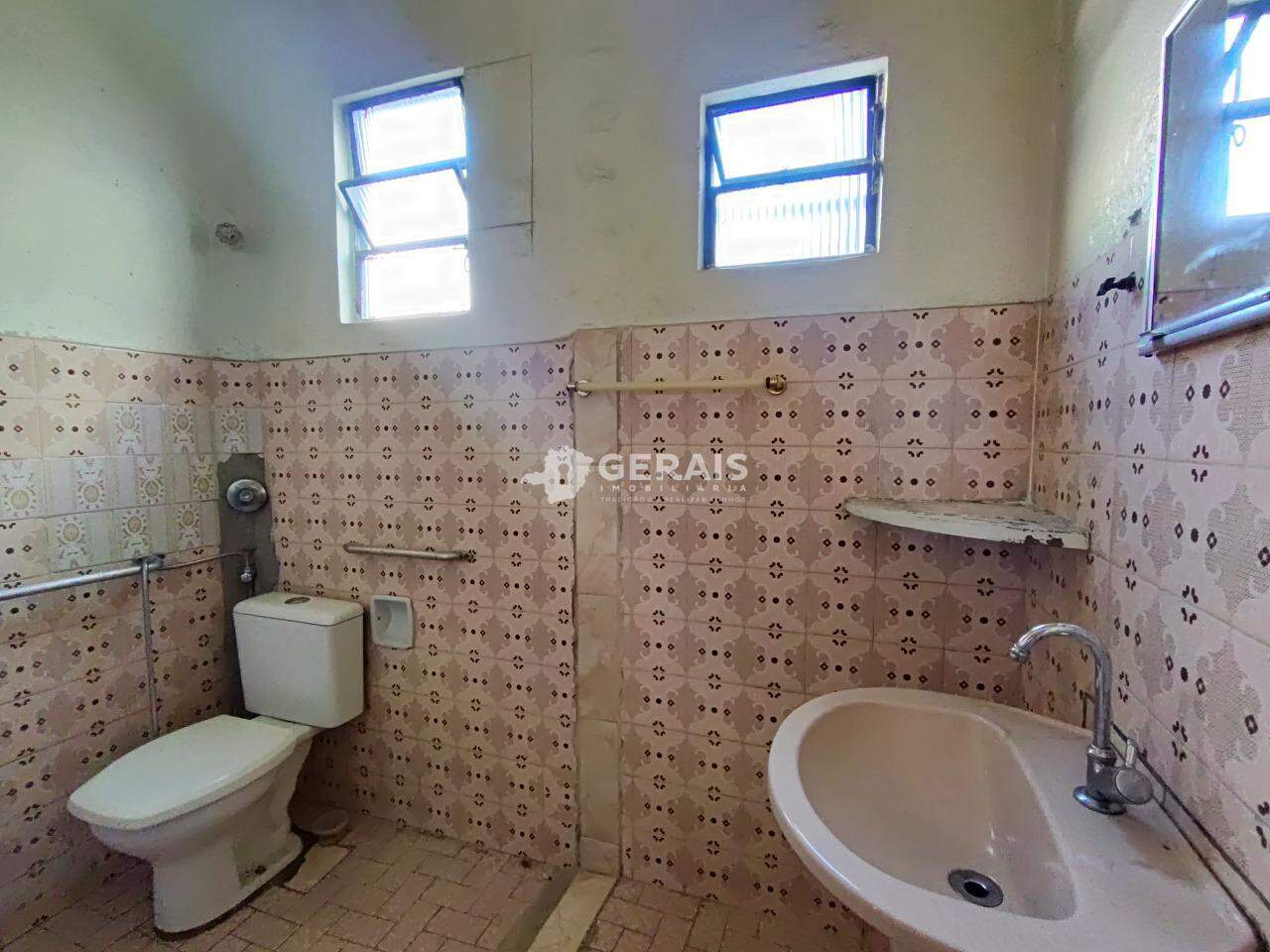 Casa para aluguel no CENTRO: 08 - BANHO SOCIAL