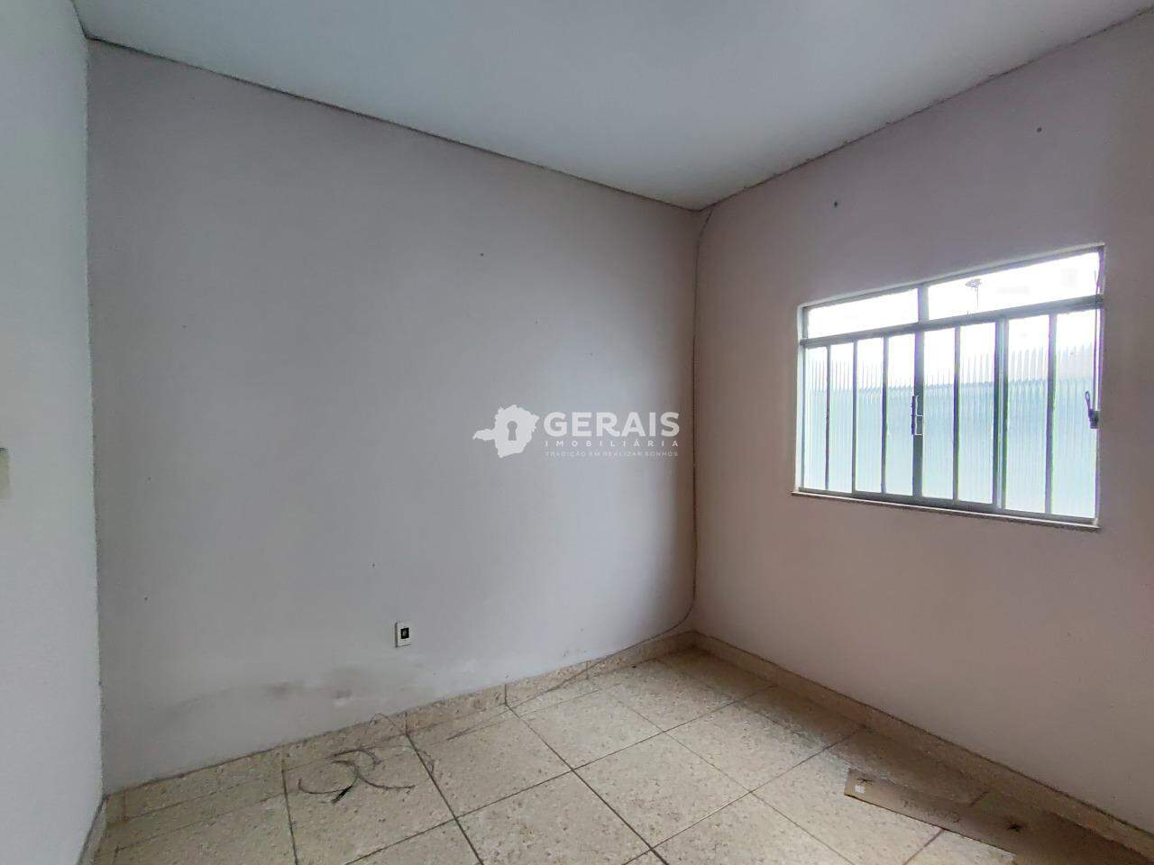 Casa para aluguel no CENTRO: 05 - QUARTO 01