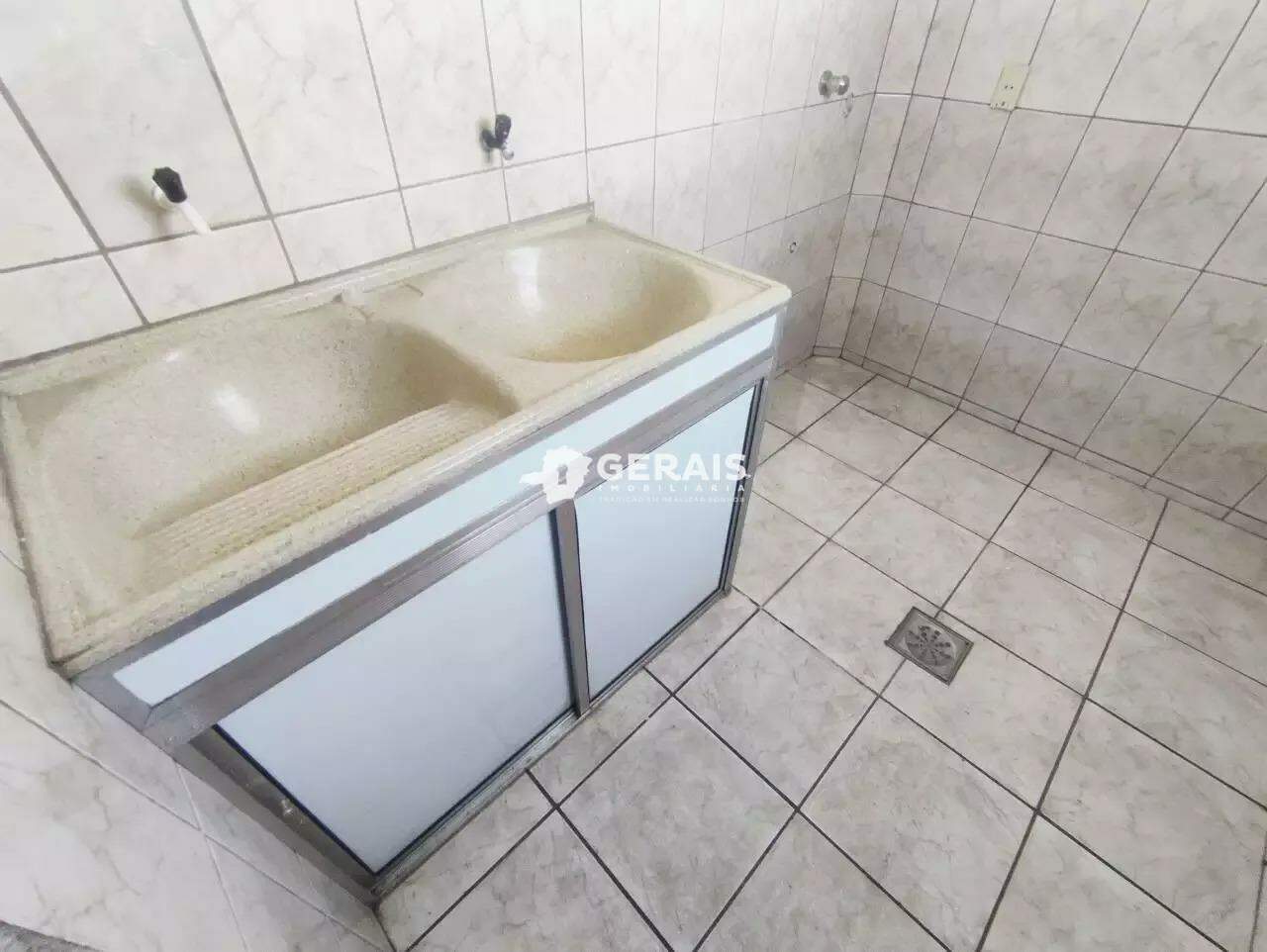 Apartamento à venda no CENTRO: 09 - ÁREA DE SERVIÇO