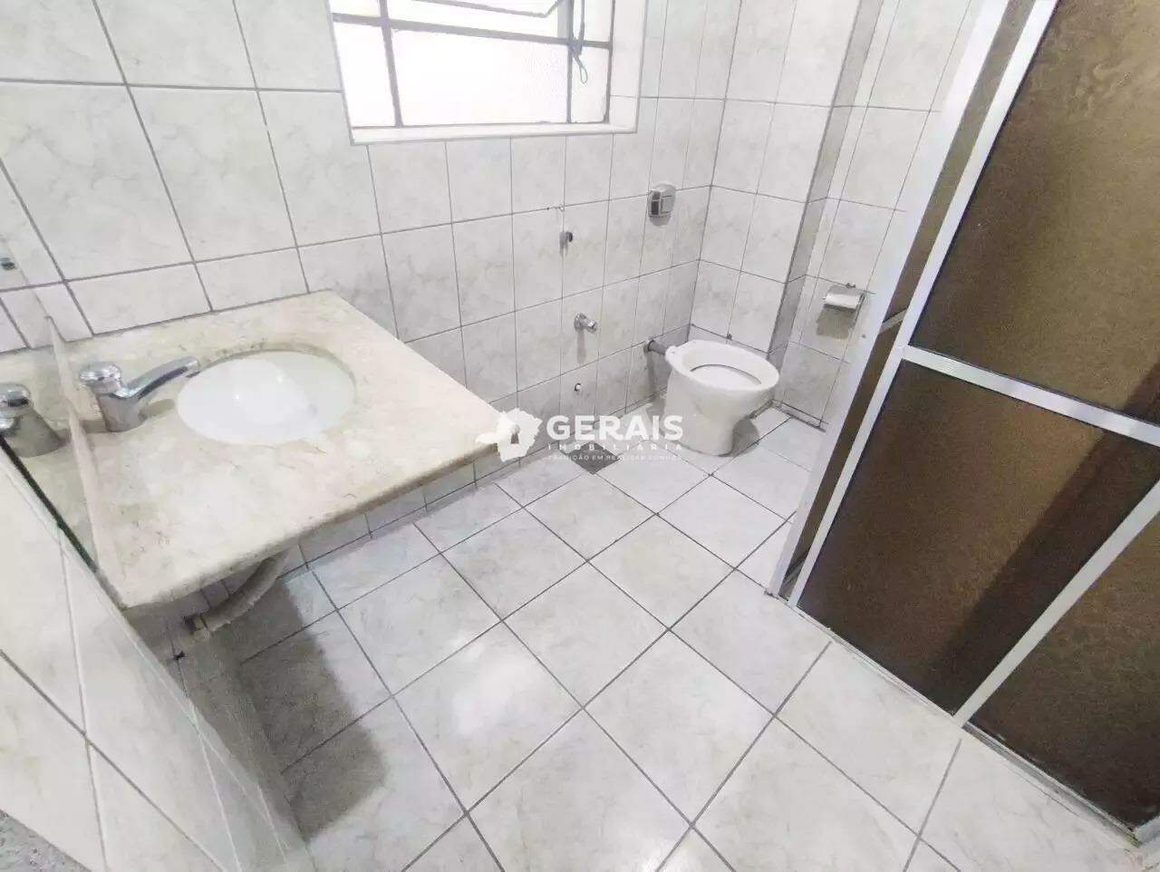 Prédio à venda no CENTRO: 08 - BANHO SOCIAL