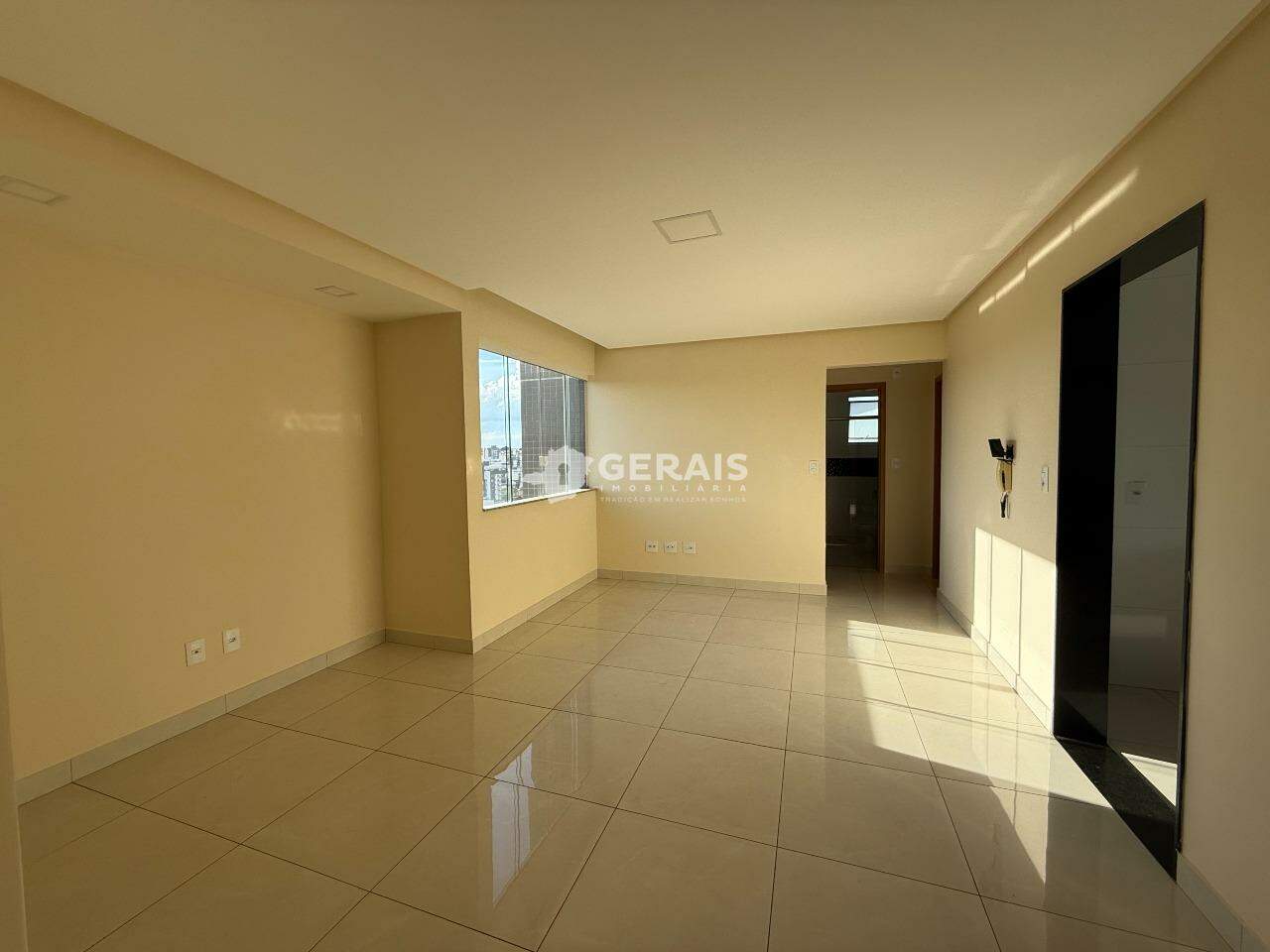 Apartamento para aluguel no SÃO SEBASTIÃO: 03 - SALA