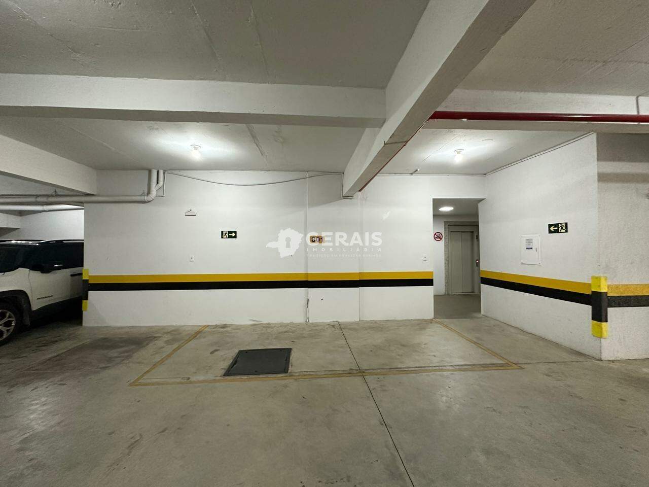 Sala à venda no LIBERDADE: 07 - GARAGEM