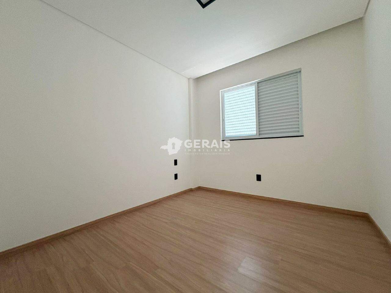 Apartamento para aluguel no CENTRO: 09 - QUARTO 01