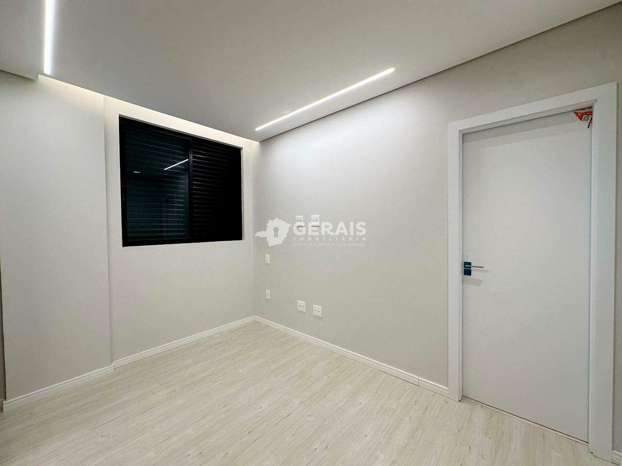 Apartamento à venda no CENTRO: 08 - QUARTO SUÍTE 01