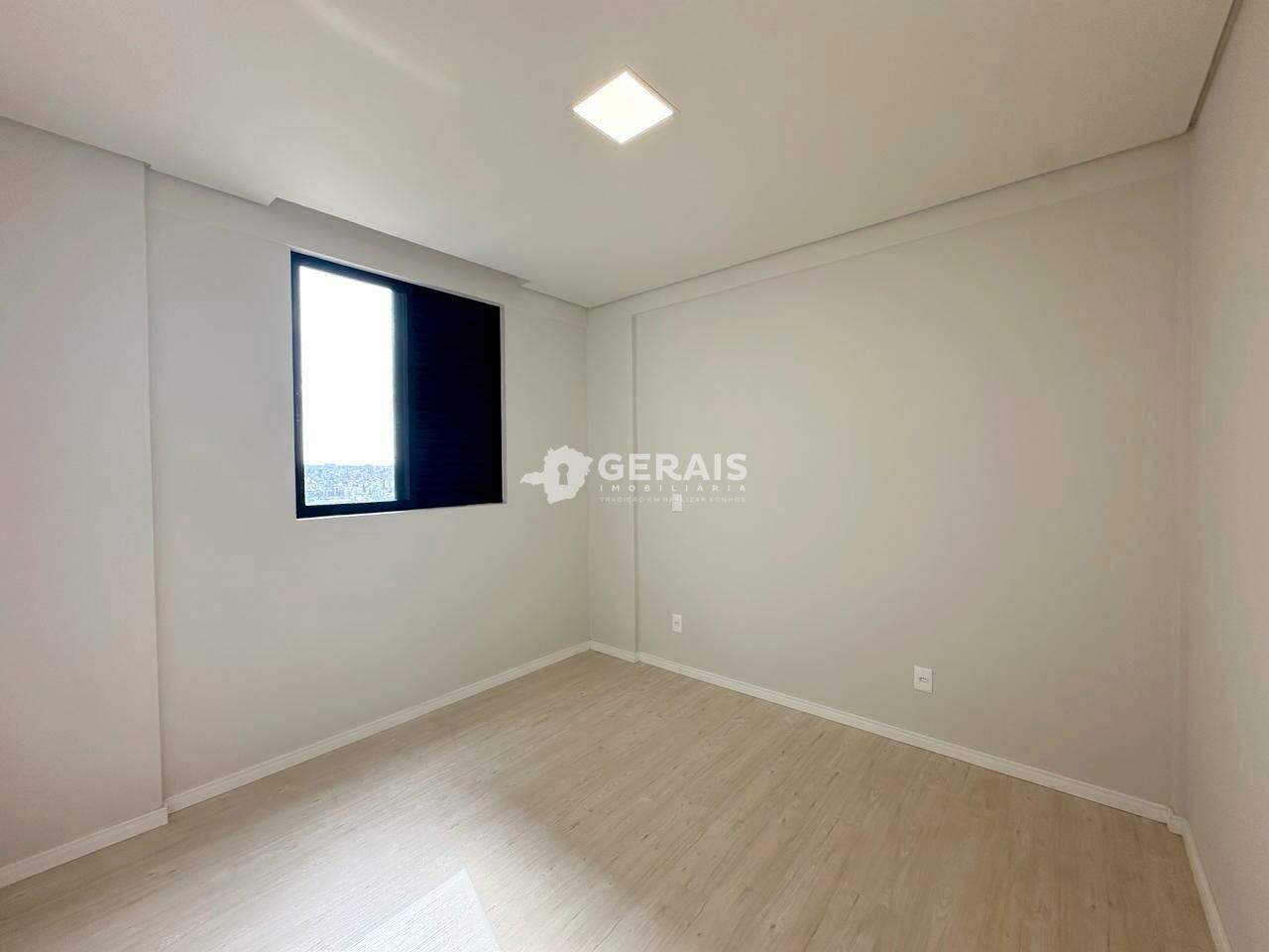 Apartamento à venda no CENTRO: 06- QUARTO 01