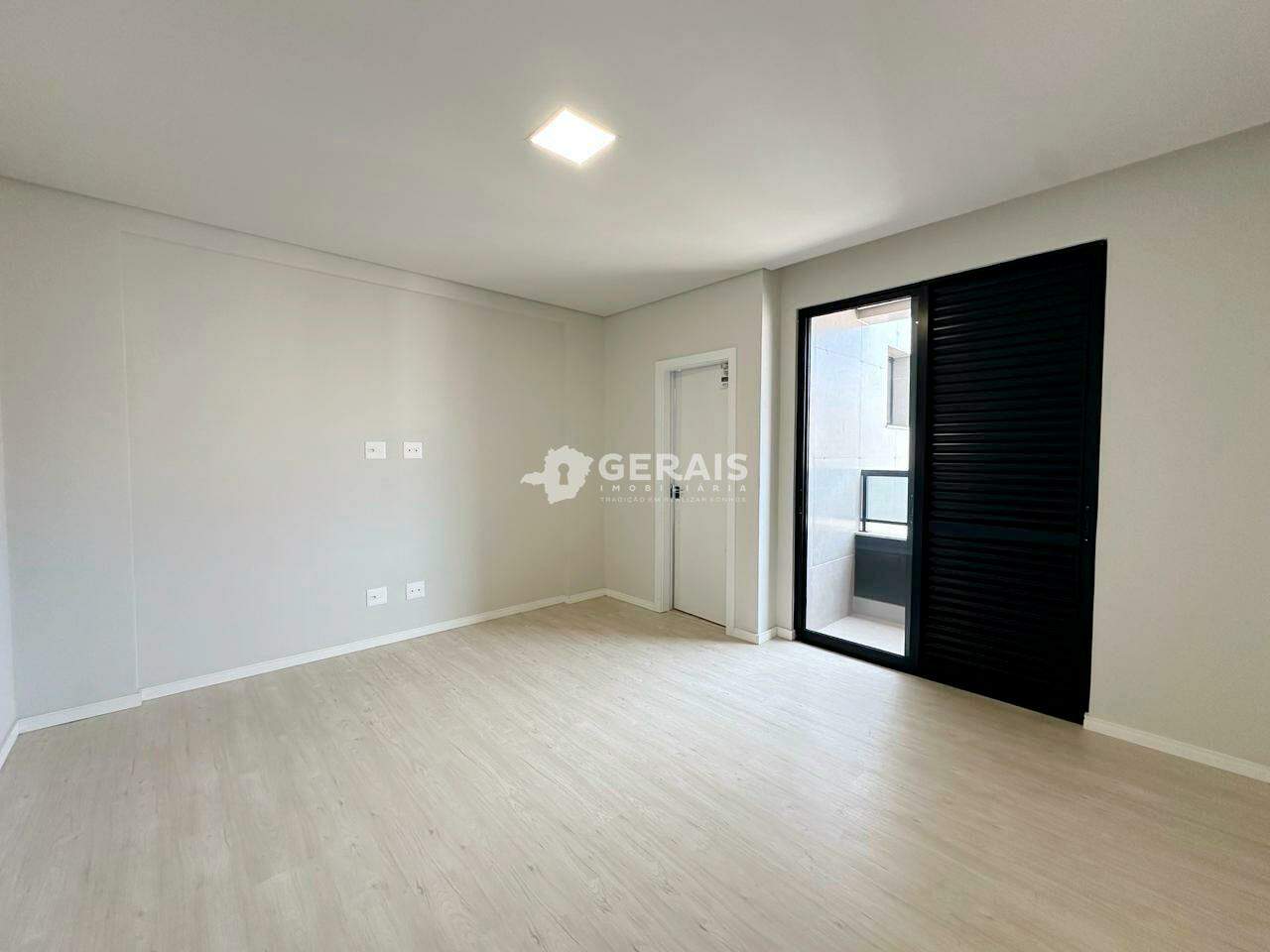 Apartamento à venda no CENTRO: 08- QUARTO SUÍTE 01