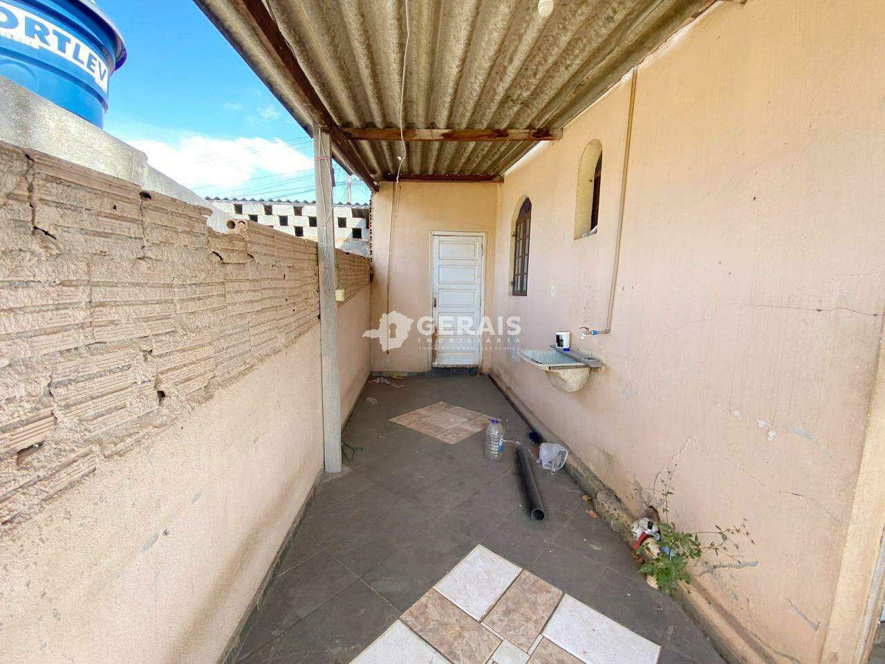 Casa à venda no PRIMAVERA: 08 - ÁREA DE SERVIÇO