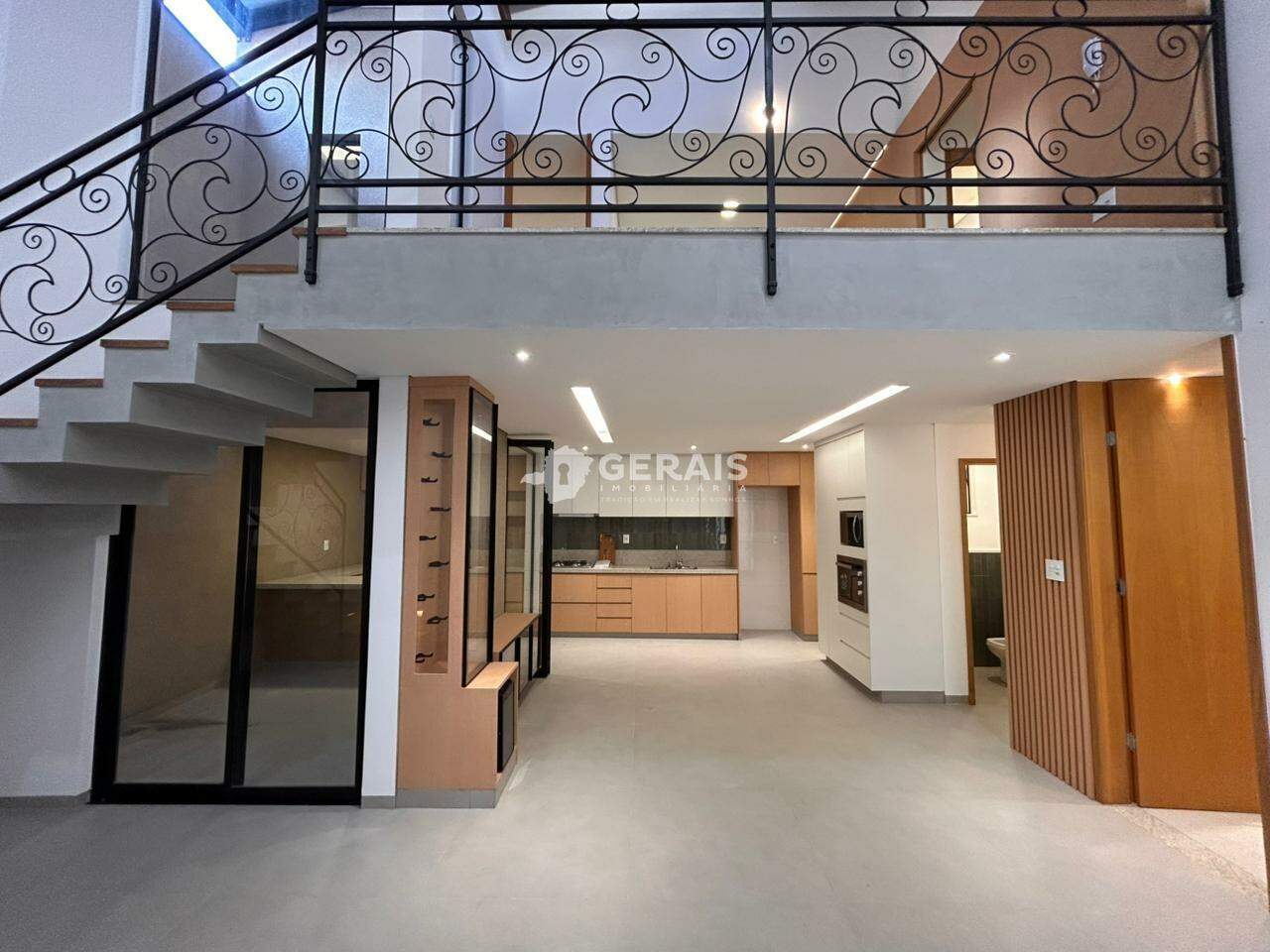 Casa para aluguel no CENTRO: 04- SALA 01