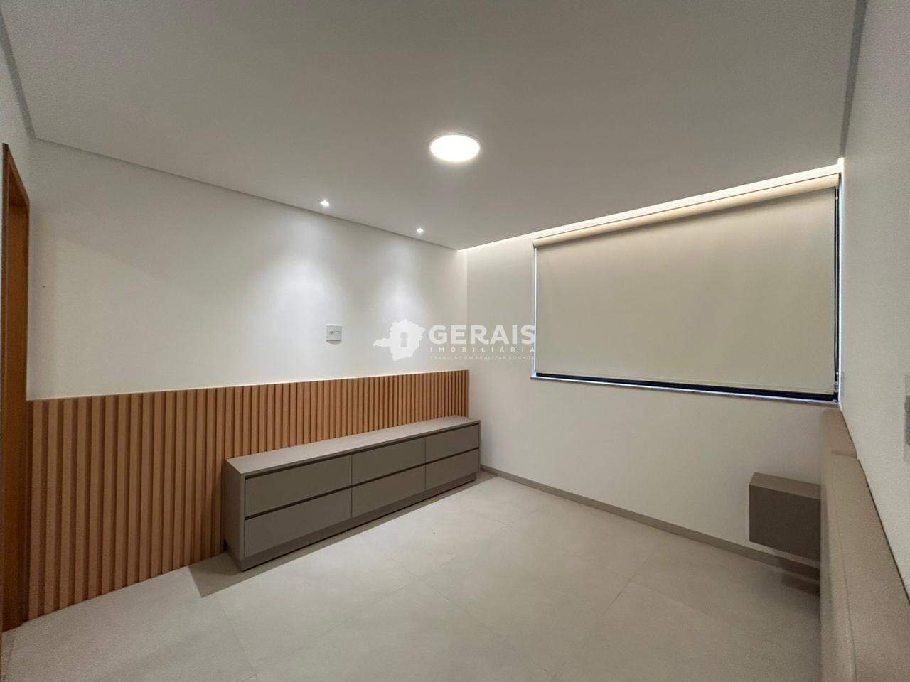 Casa para aluguel no CENTRO: 07- QUARTO 01
