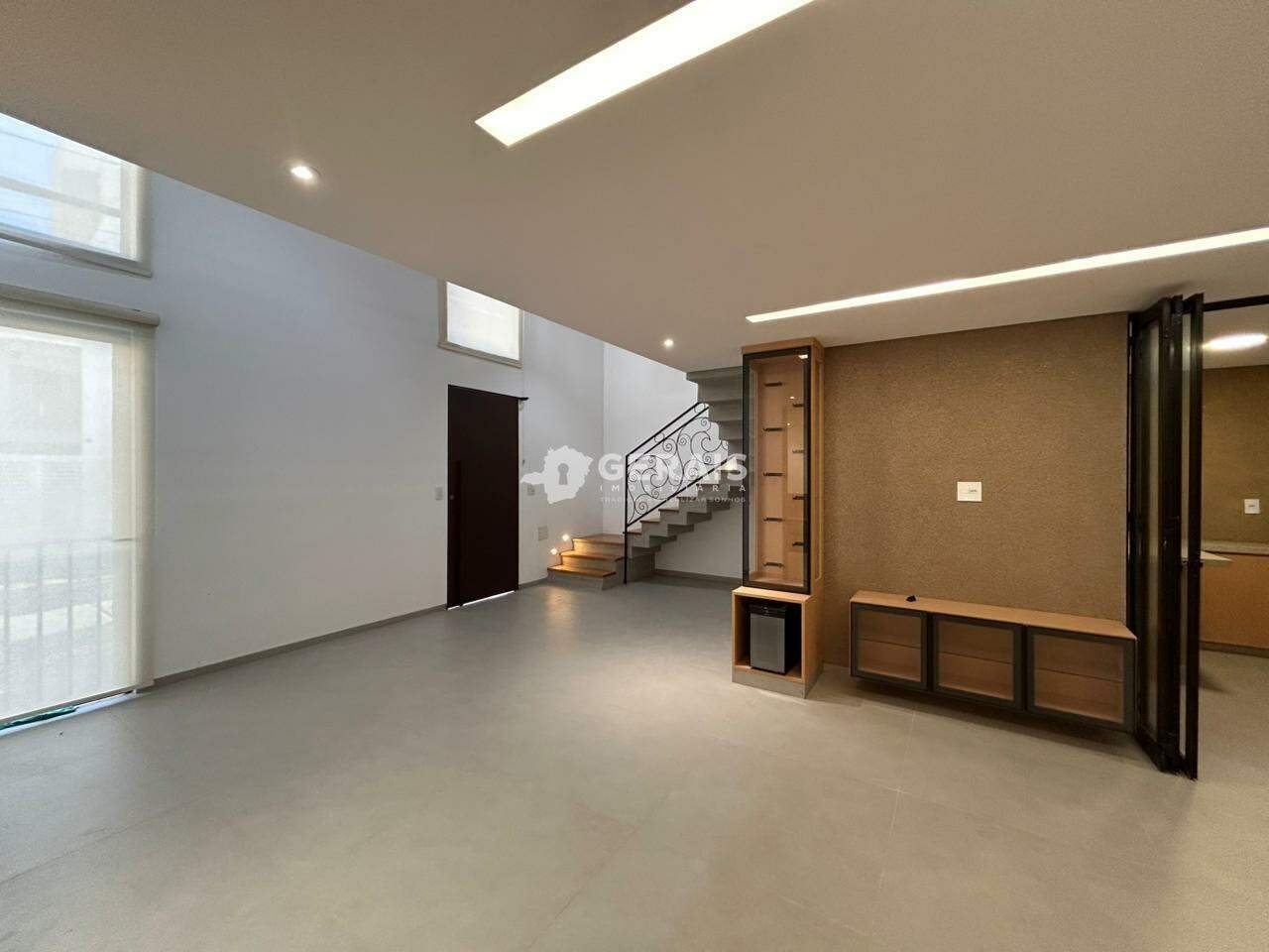 Casa para aluguel no CENTRO: 03- SALA 01