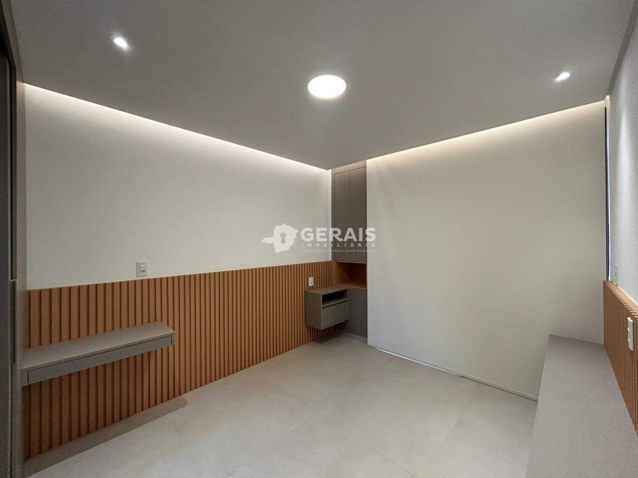 Casa para aluguel no CENTRO: 08- QUARTO 02