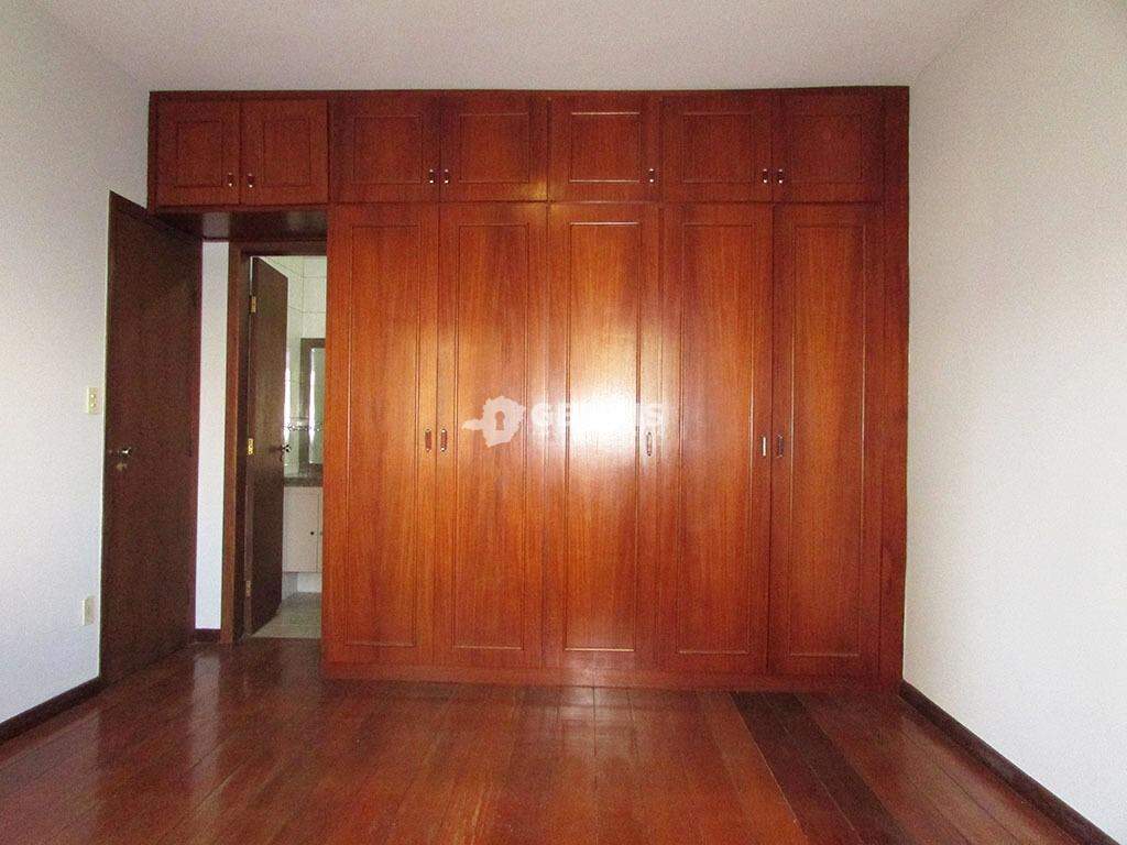 Apartamento à venda no CENTRO: 06 - QUARTO SUÍTE