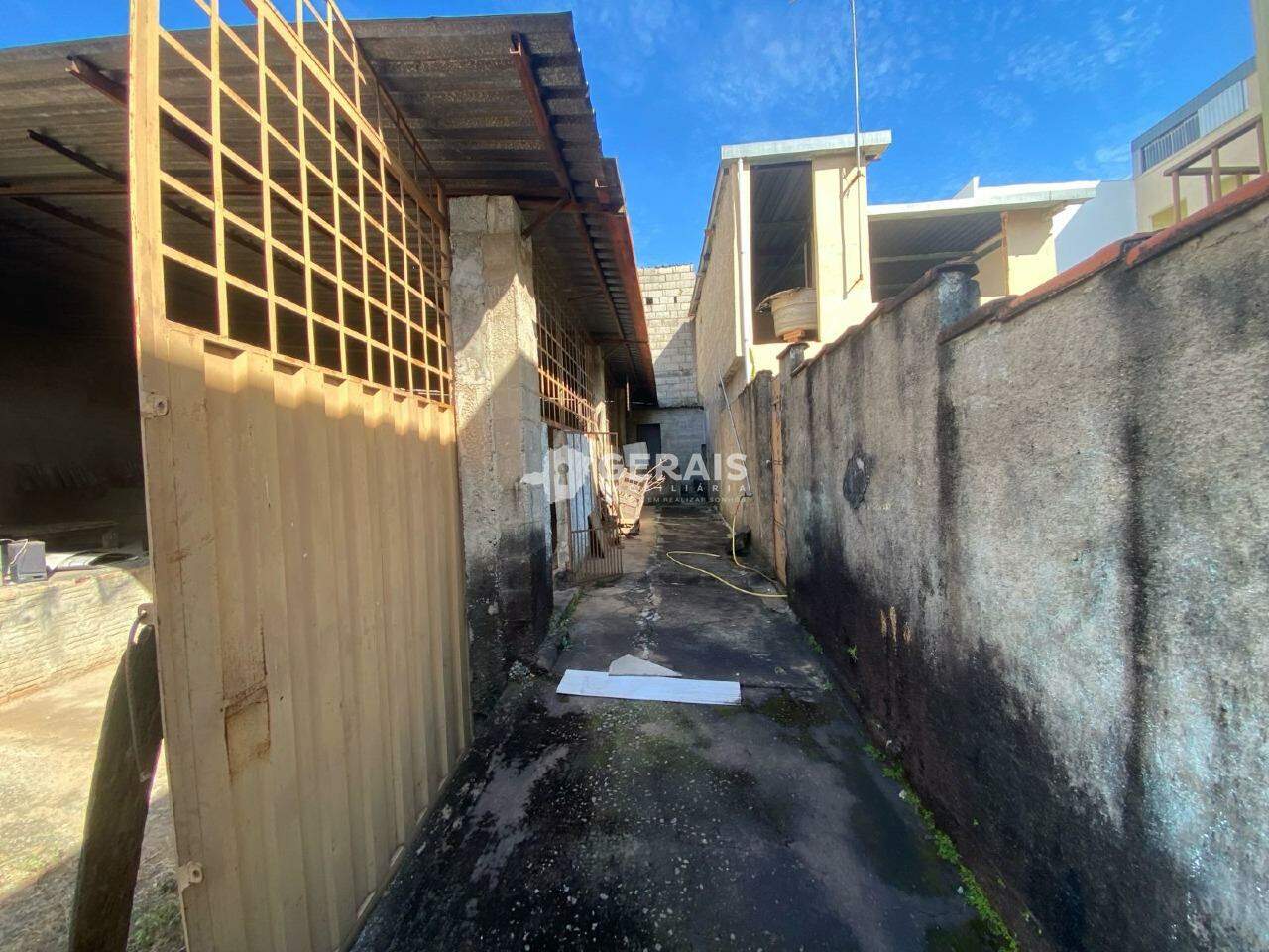 Lote à venda no INTERLAGOS: 05 - LOTE