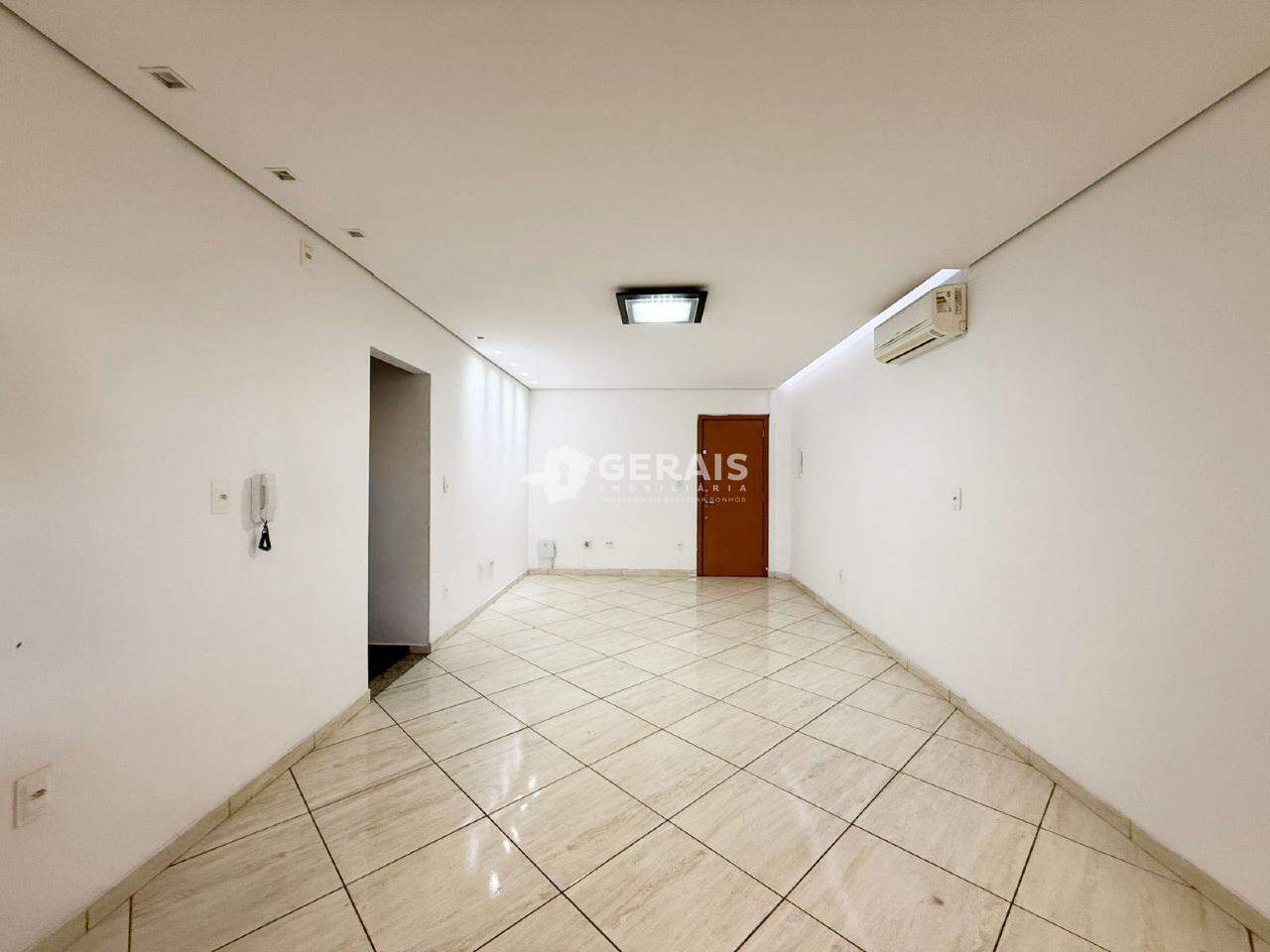 Apartamento à venda no VILA ROMANA: 02 - SALA