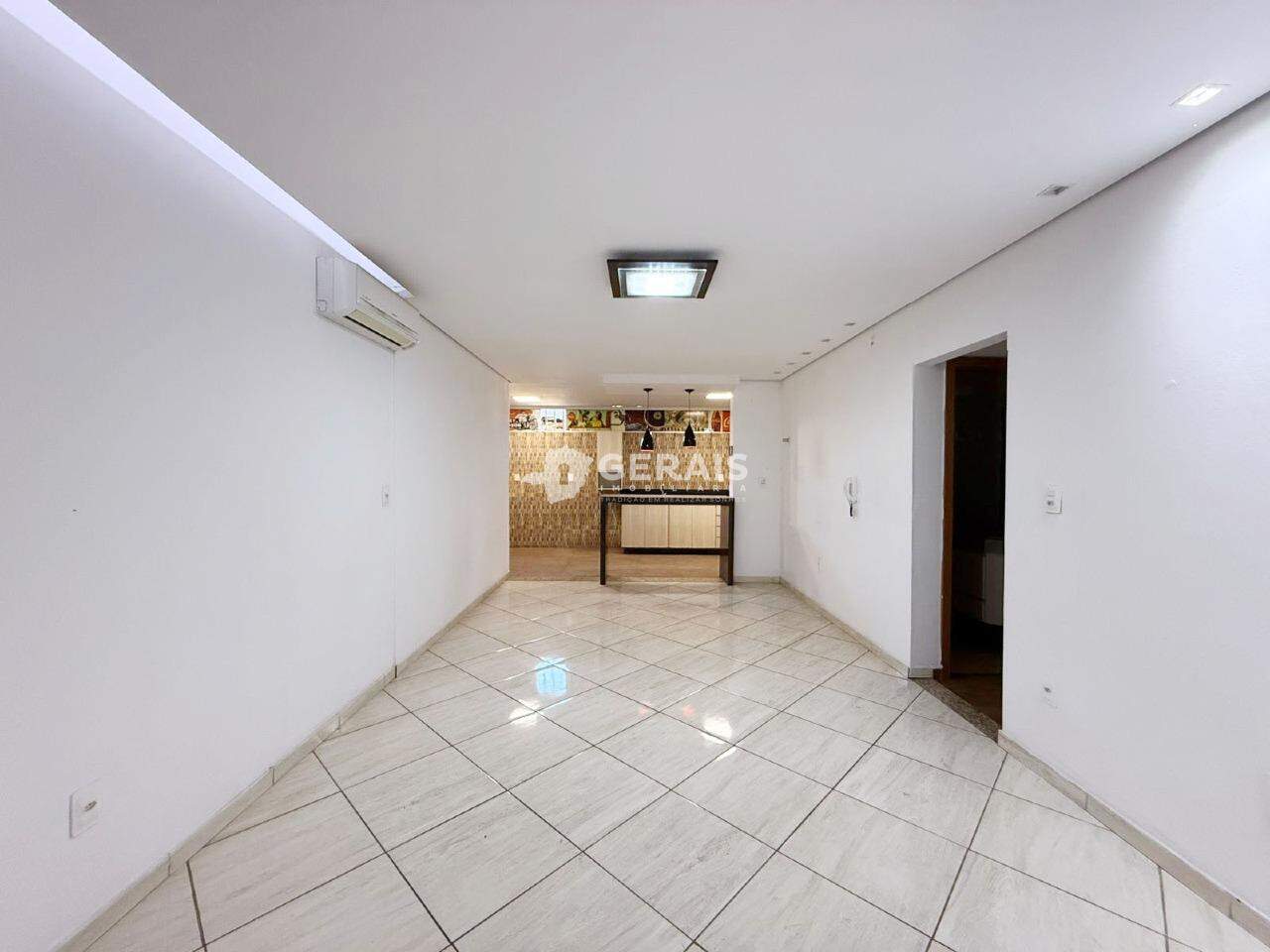 Apartamento à venda no VILA ROMANA: 03 - SALA