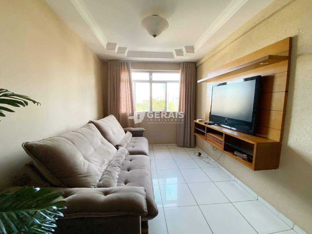 Apartamento à venda no CENTRO: 03 - SALA