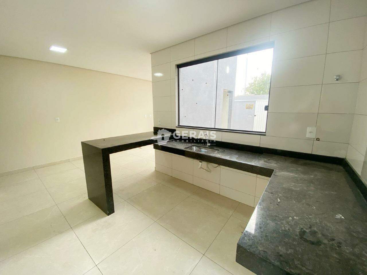 Casa à venda no QUINTA DAS PALMEIRAS: 04 - COZINHA
