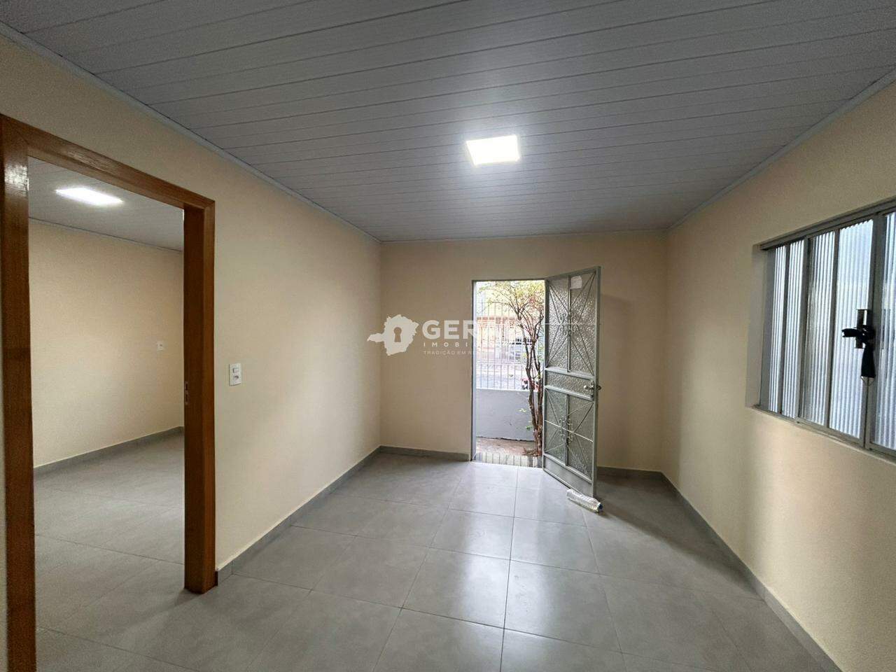 Casa para aluguel no BOM PASTOR: 04 - SALA
