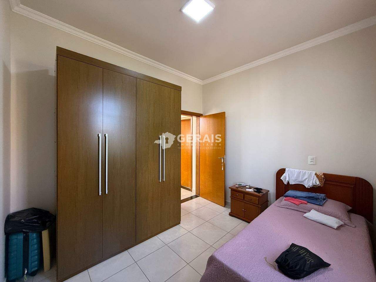 Apartamento para aluguel no JARDIM ALTEROSA: 06- QUARTO 01