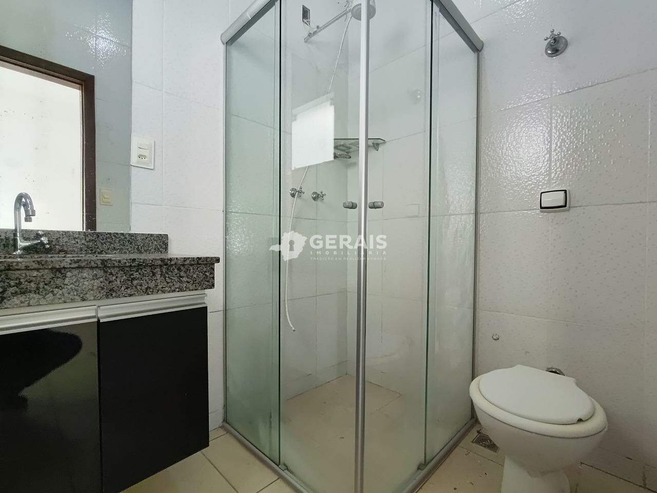 Casa para aluguel no ICARAI: 08- BANHO SUÍTE