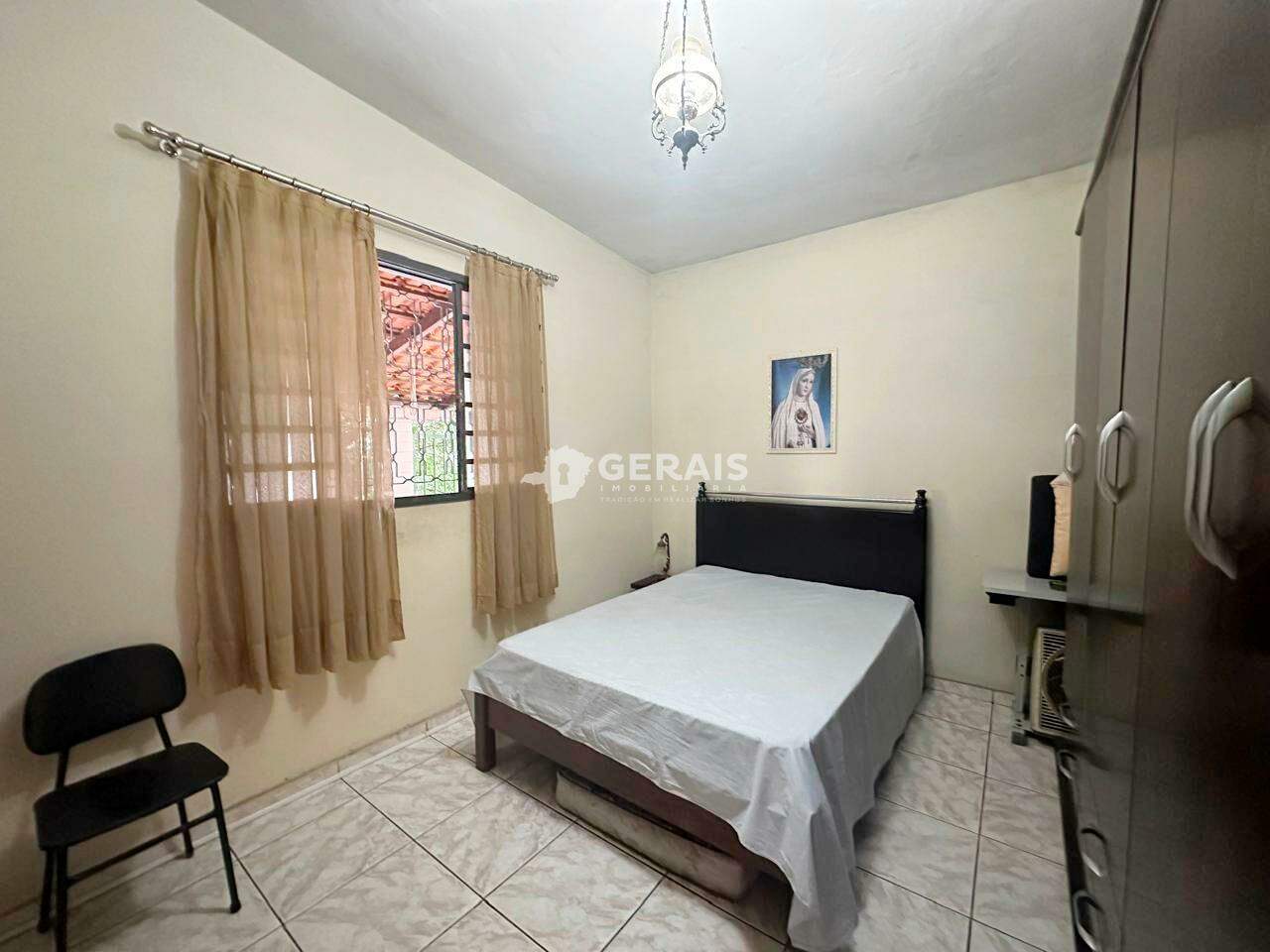 Casa à venda no CENTRO: 06- QUARTO 01