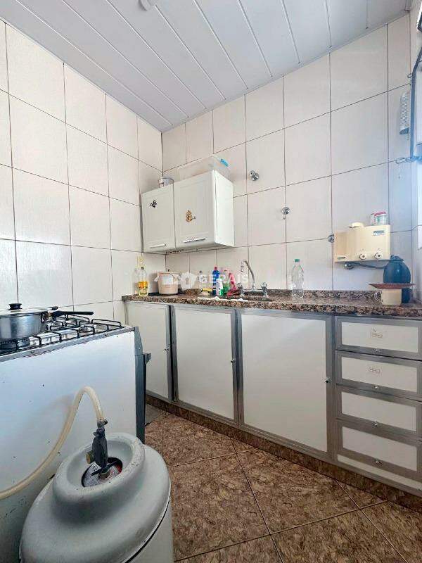 Casa à venda no CENTRO: 04- COZINHA