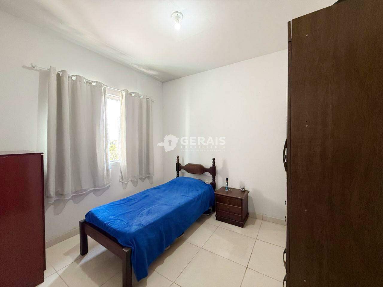 Sobrado à venda no SANTA ROSA: 04- QUARTO 01 