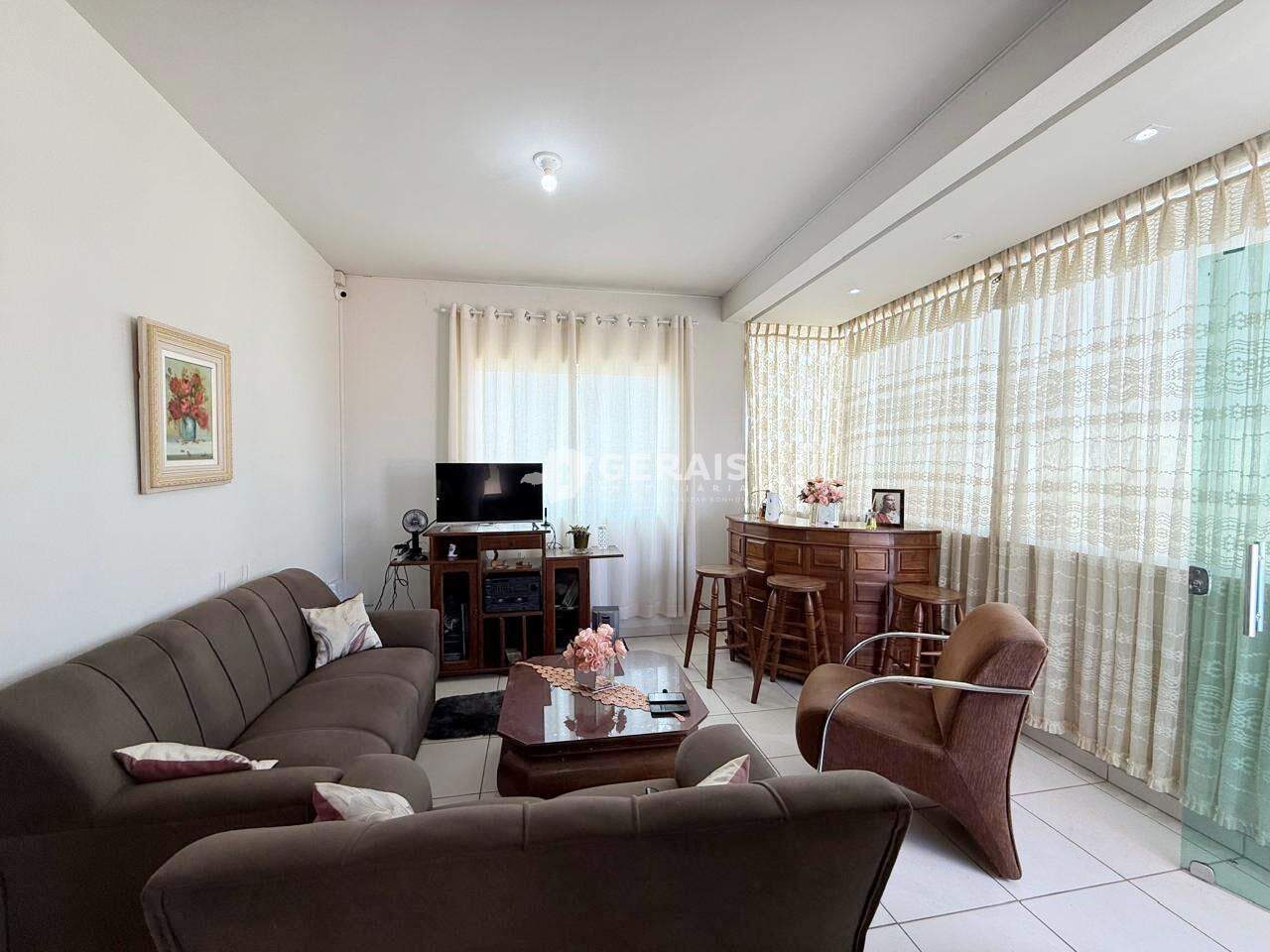Sobrado à venda no SANTA ROSA: 02- SALA