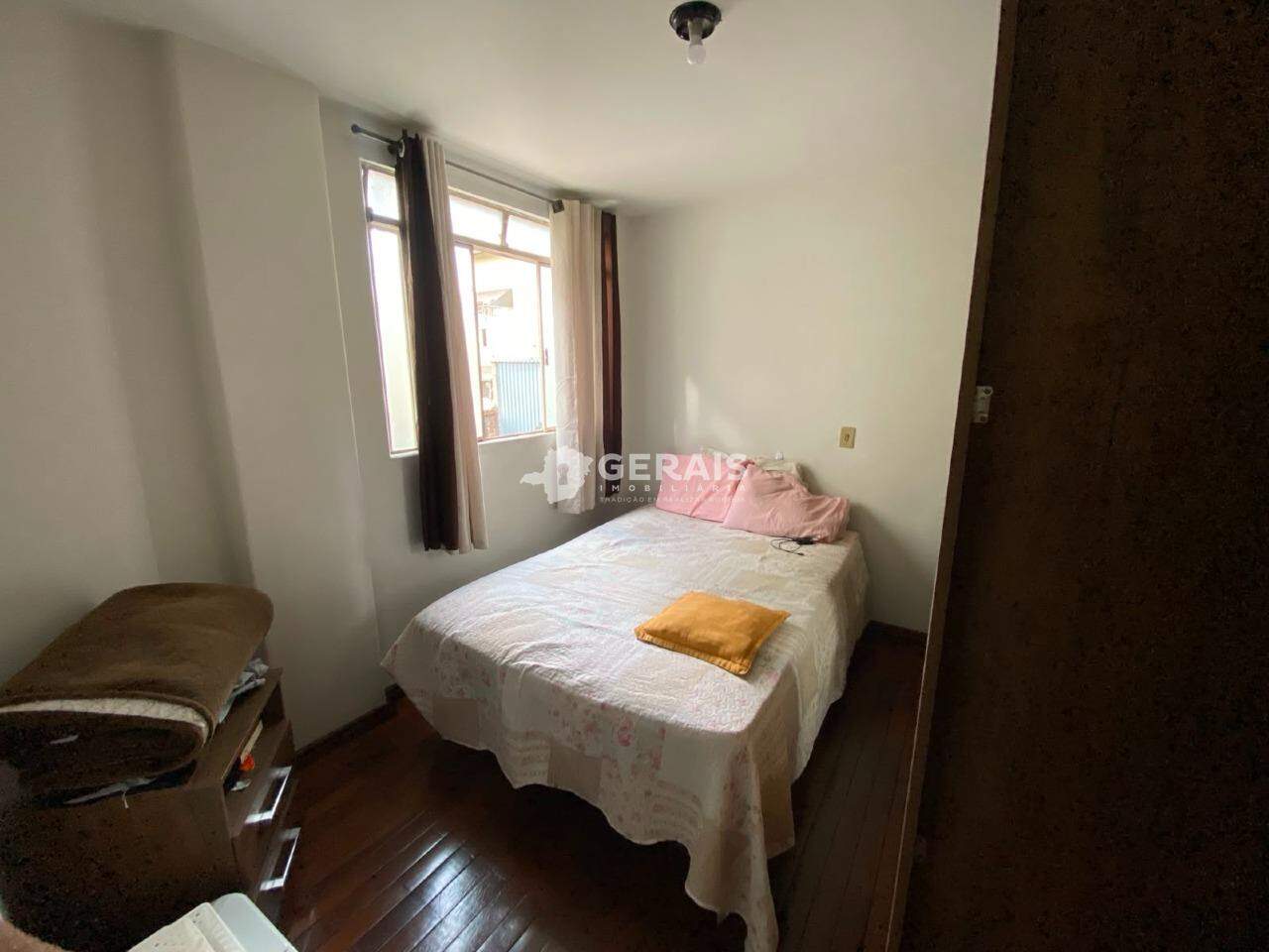 Apartamento à venda no CENTRO: 06- QUARTO 01 