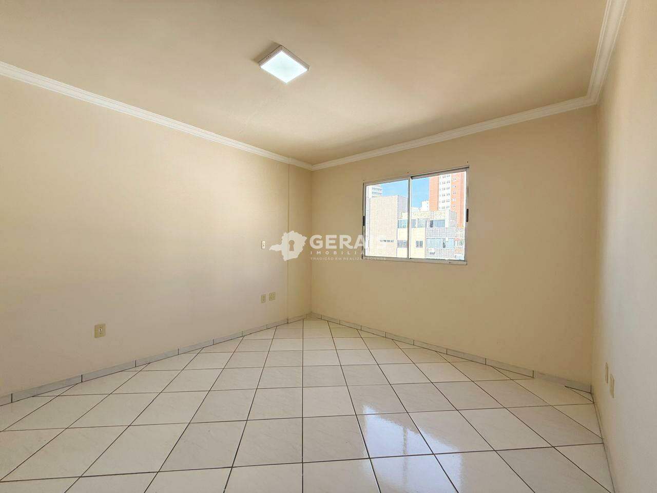 Apartamento à venda no CENTRO: 04- QUARTO 01