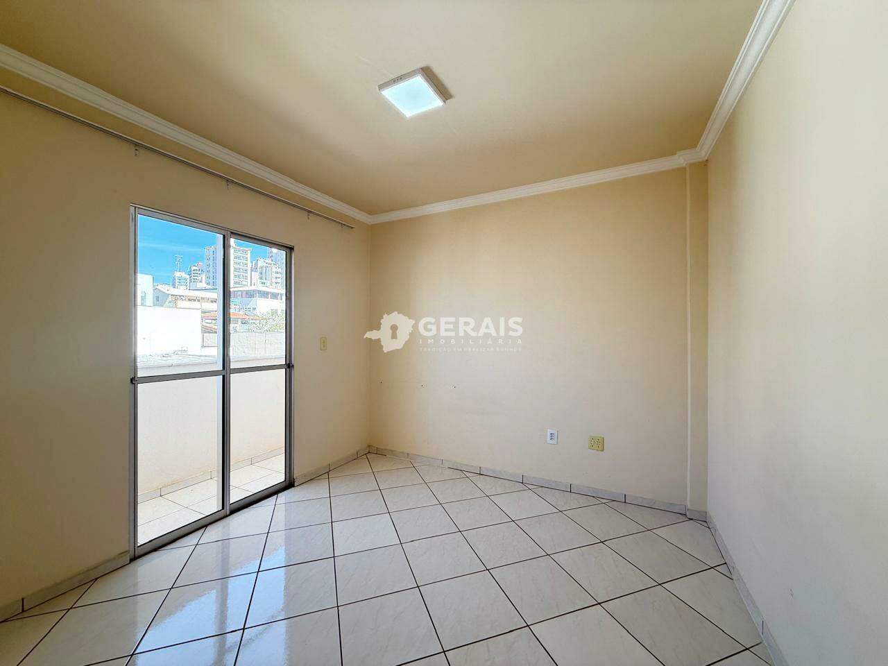 Apartamento à venda no CENTRO: 06- QUARTO SUÍTE