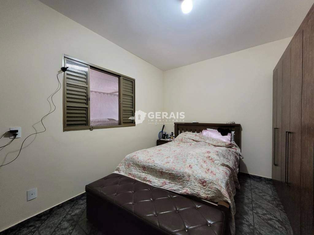 Casa à venda no ESPLANADA: 05- QUARTO 02
