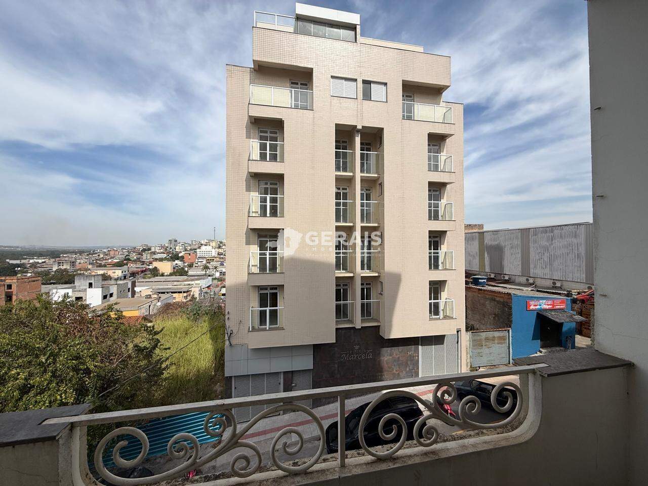Apartamento à venda no CENTRO: 07- SACADA QUARTO 01