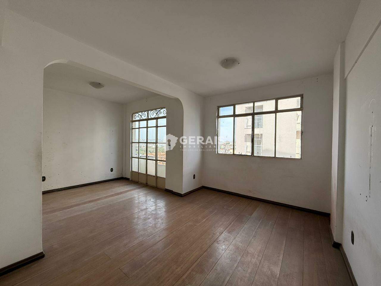 Apartamento à venda no CENTRO: 06- QUARTO 01