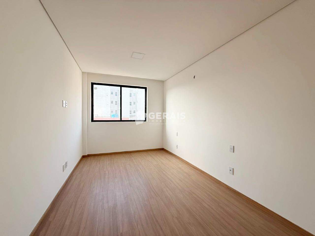 Apartamento à venda no CENTRO: 04- QUARTO 01