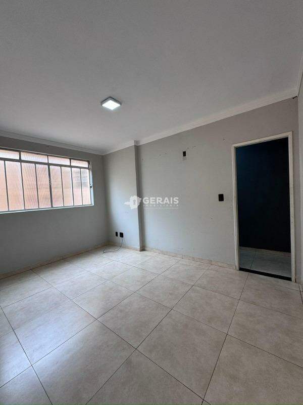 Apartamento à venda no CENTRO: 02- SALA