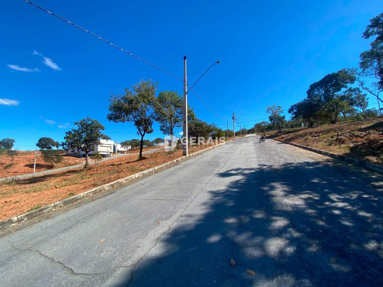 Lote à venda no Condomínio Monte Verde : 05- LOTE