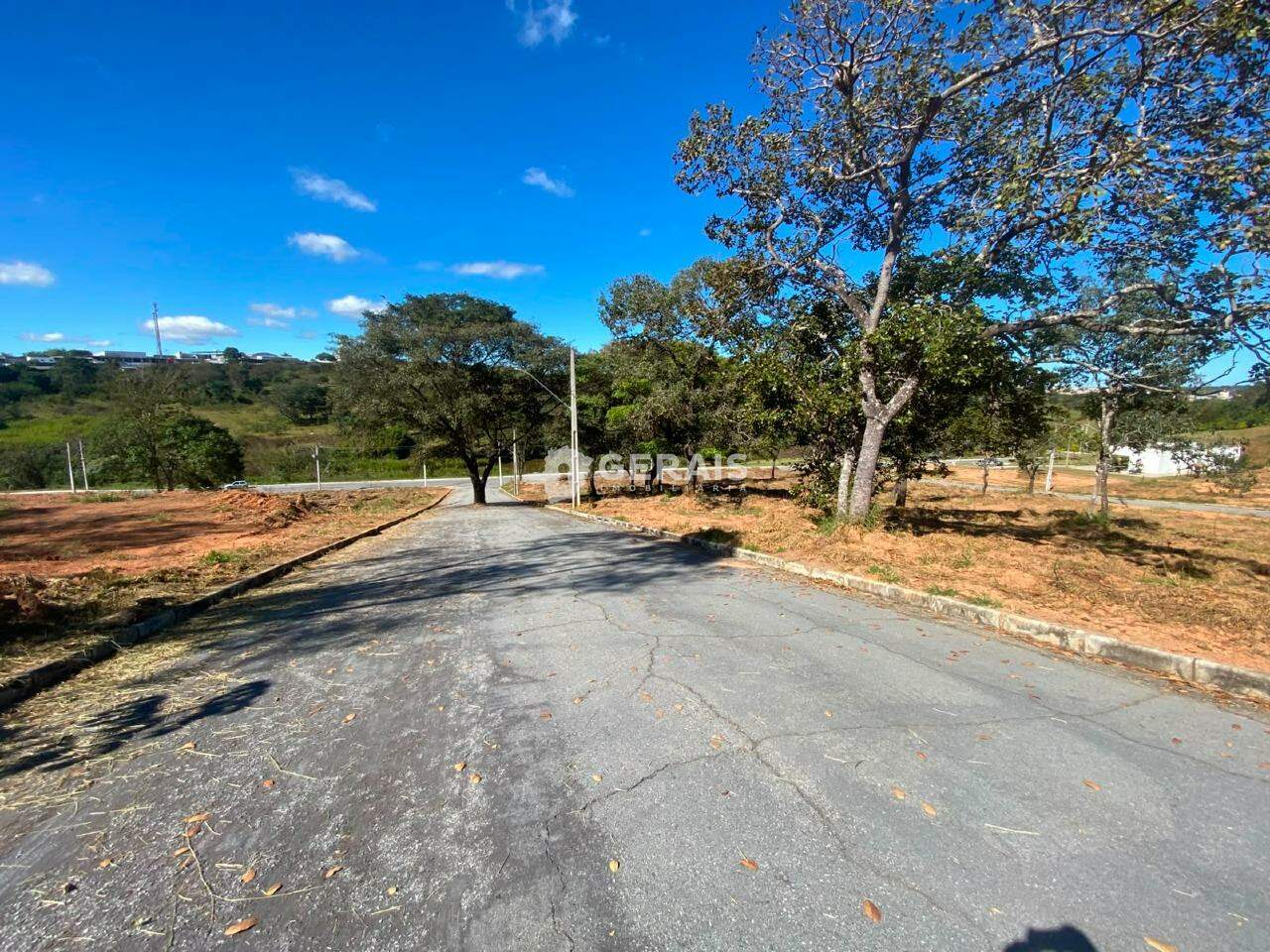 Lote à venda no Condomínio Monte Verde : 04- LOTE