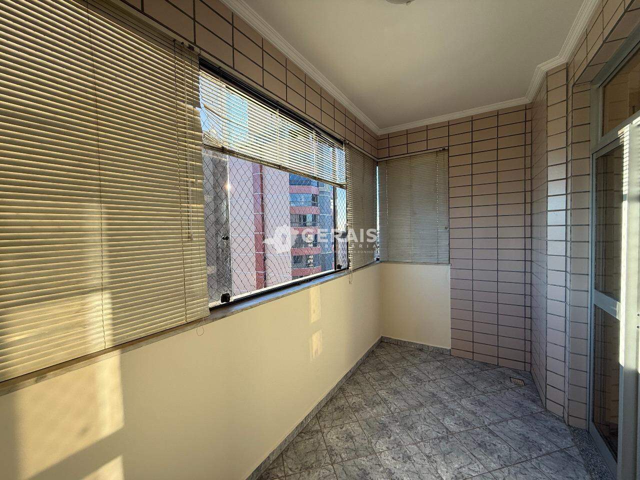 Apartamento para aluguel no CENTRO: 07- SACADA