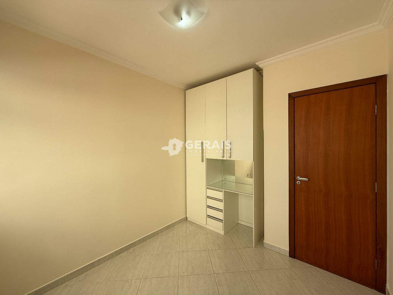 Apartamento para aluguel no CENTRO: 05 - QUARTO 01