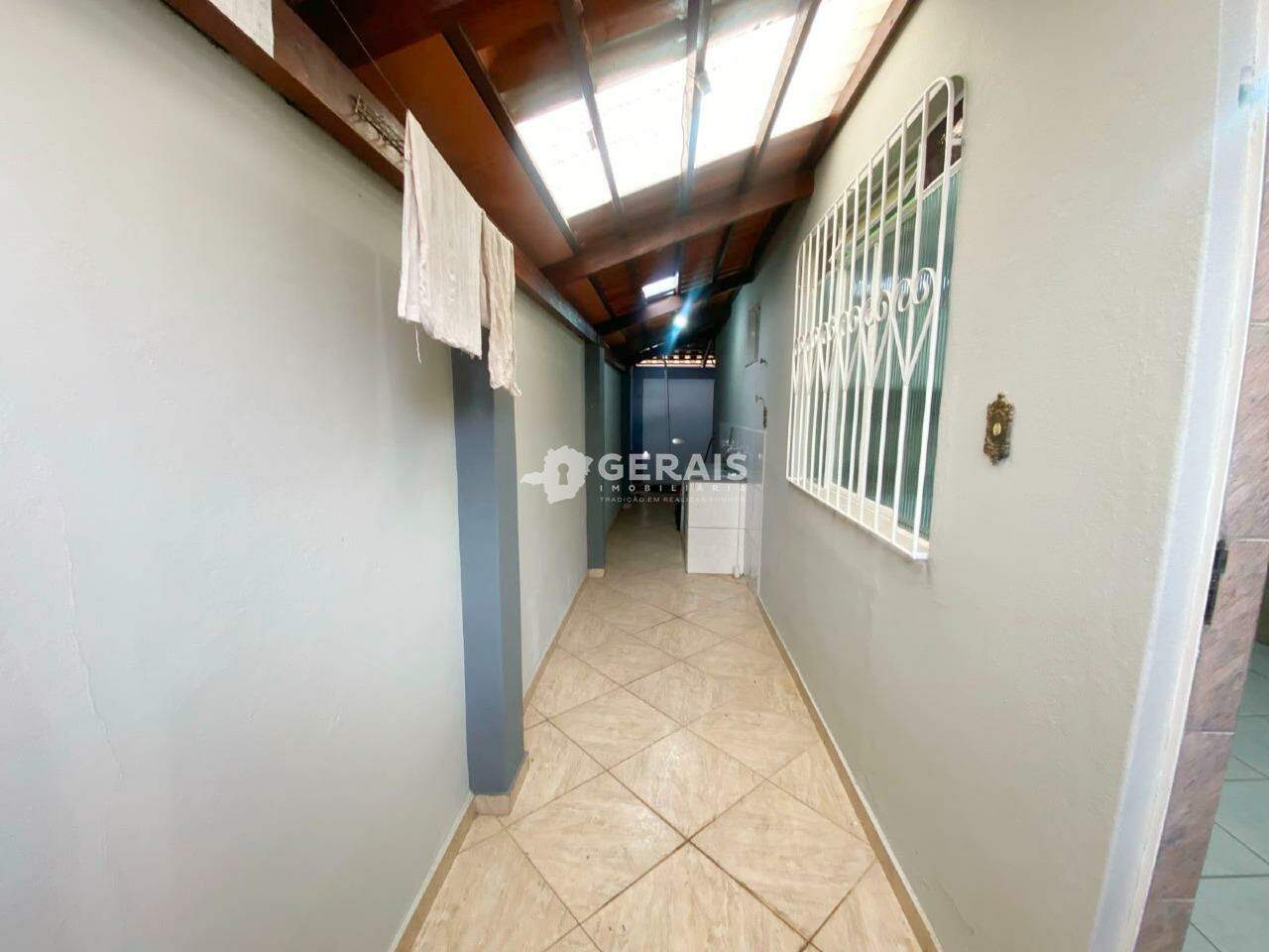 Casa à venda no SANTA ROSA: 09- ÁREA DE SERVIÇO
