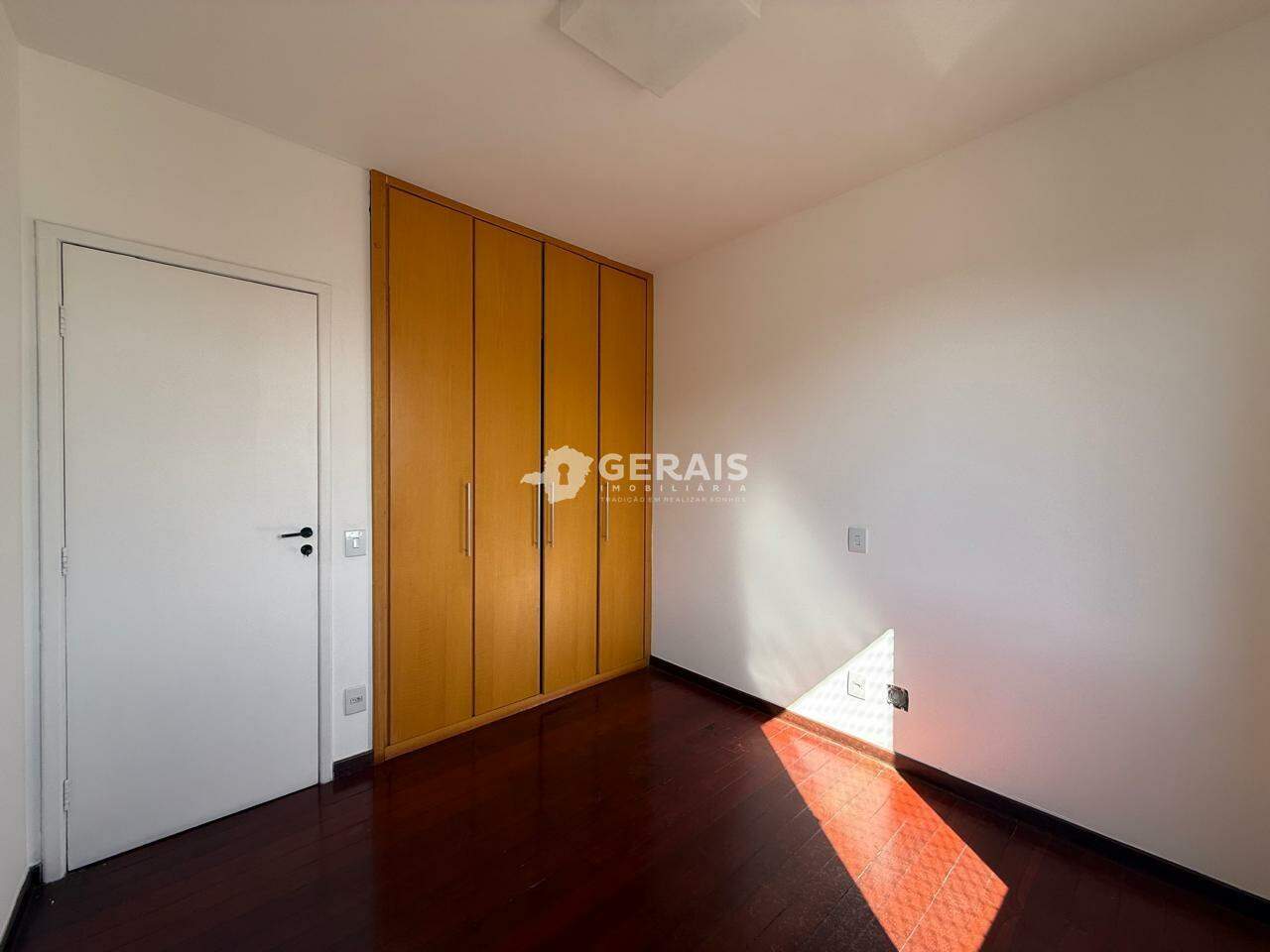 Apartamento à venda no CENTRO: 08- QUARTO SUÍTE 01