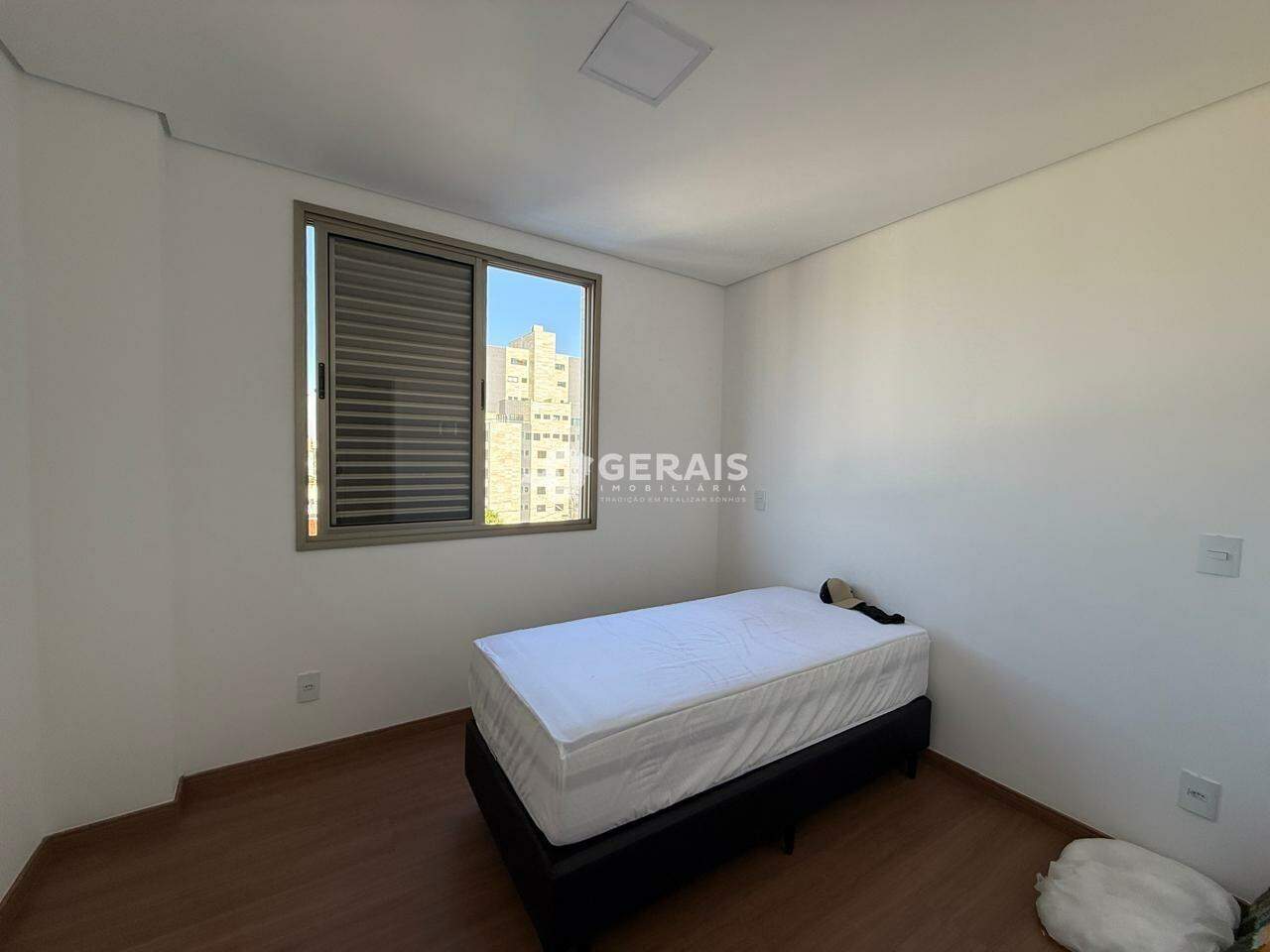 Apartamento à venda no SANTA CLARA: 08- QUARTO 01