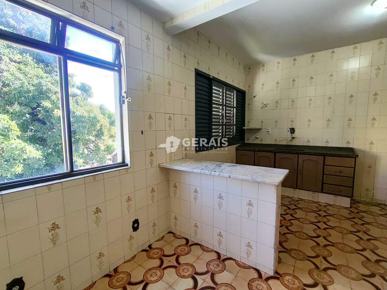 Casa para aluguel no CENTRO: 09- COZINHA