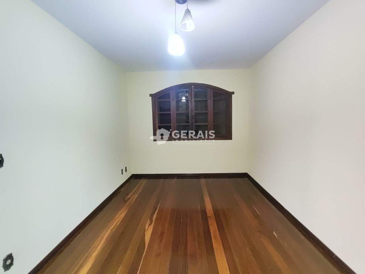 Casa para aluguel no CENTRO: 06- QUARTO 01