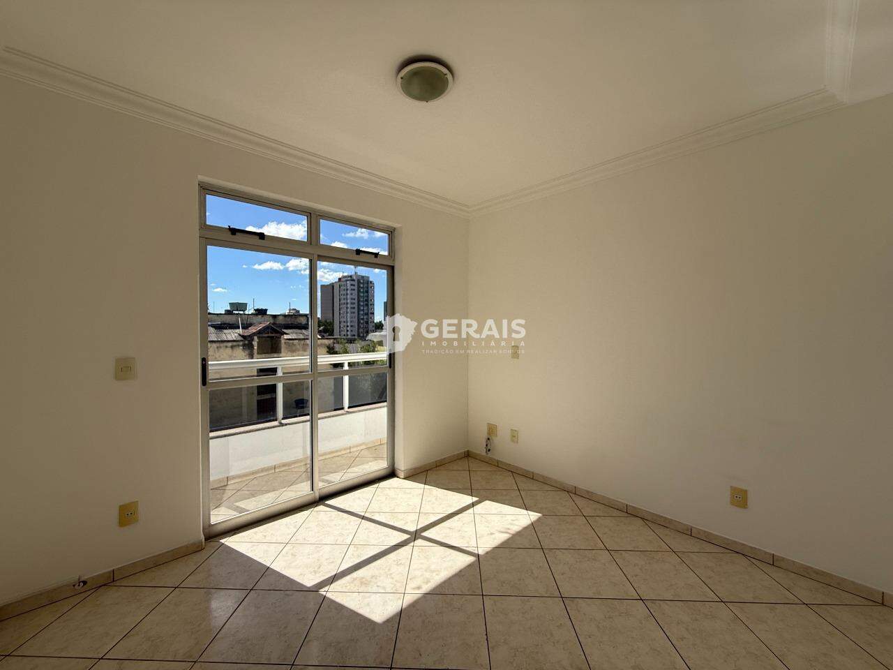 Apartamento para aluguel no CENTRO: 08- QUARTO 01
