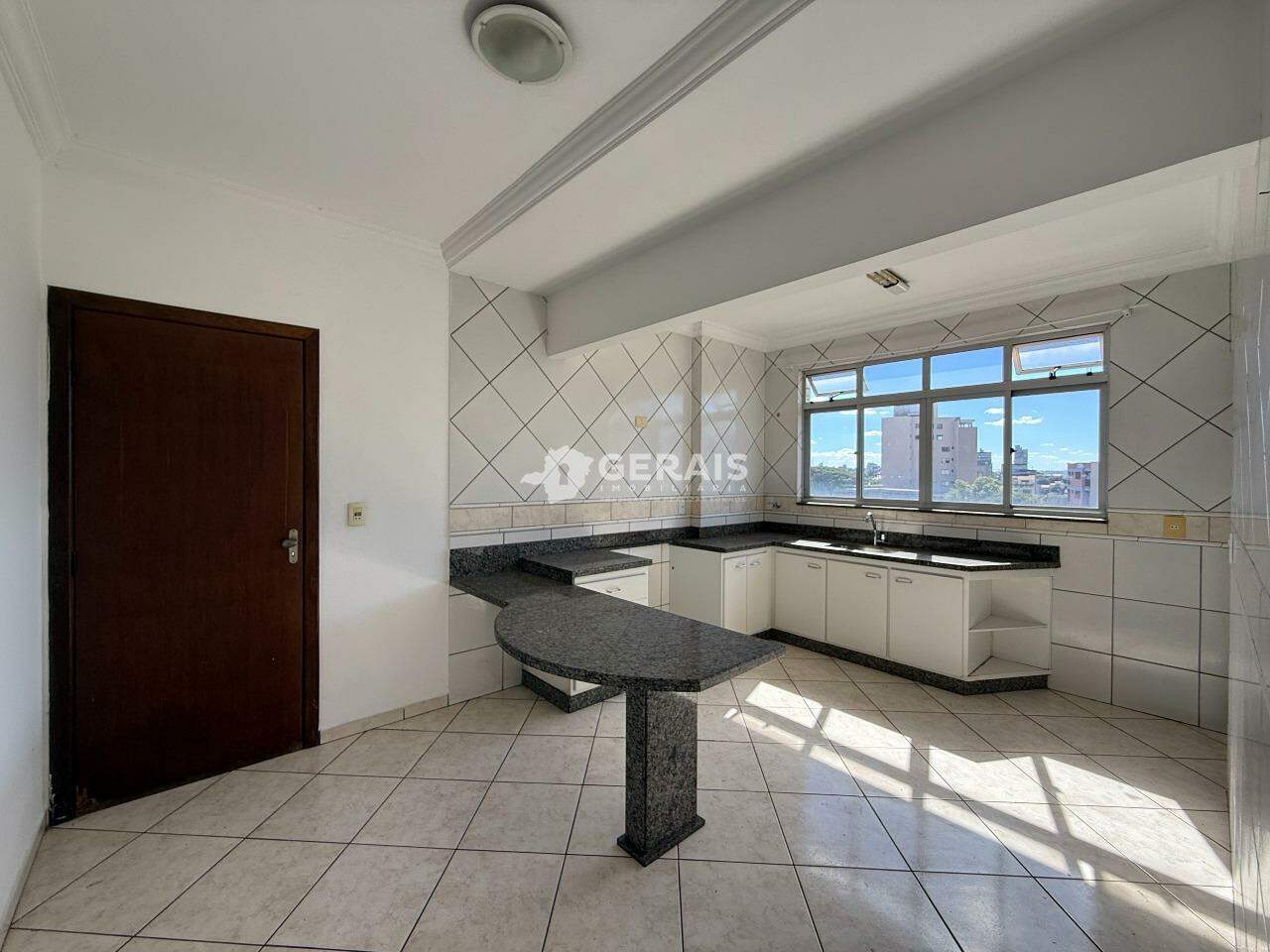 Apartamento para aluguel no CENTRO: 07- COZINHA