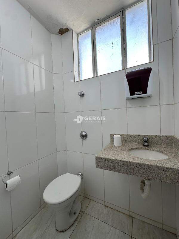 Sala à venda no CENTRO: 06- BANHEIRO