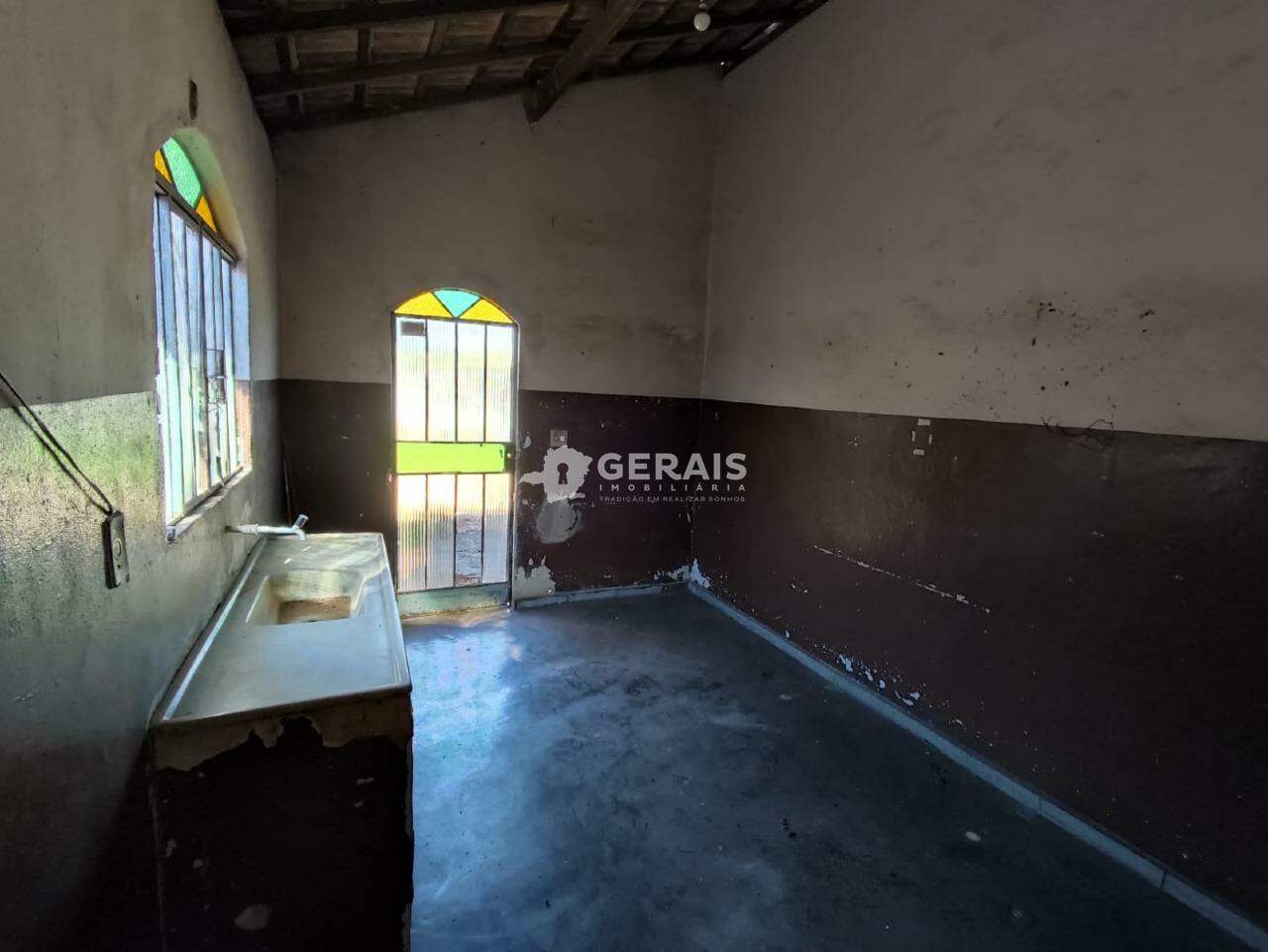 Casa à venda no SANTO ANTÔNIO DOS CAMPOS (ERMIDA): 06- COZINHA