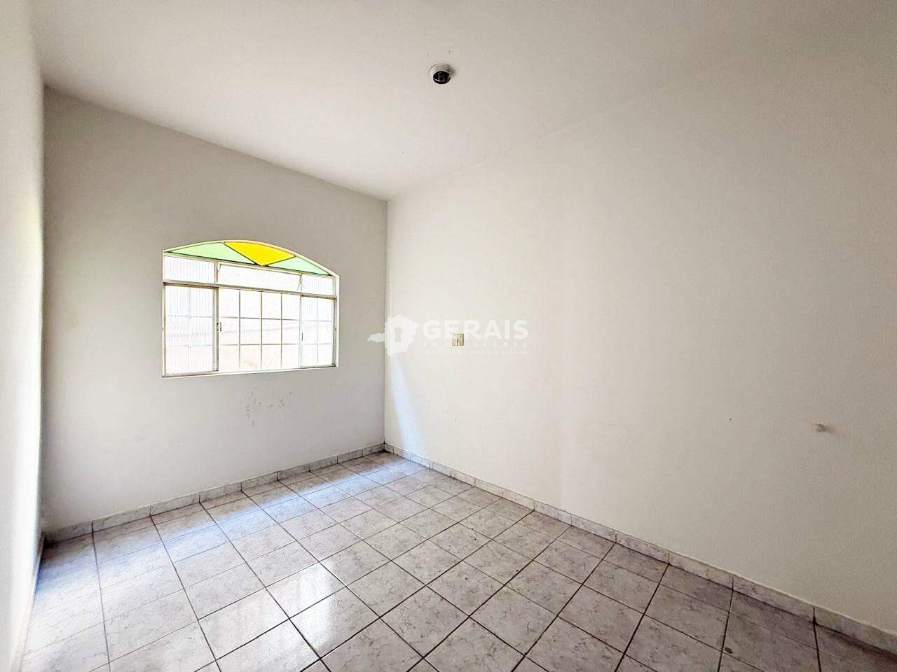 Casa à venda no HALIN SOUKI: 07- QUARTO 02